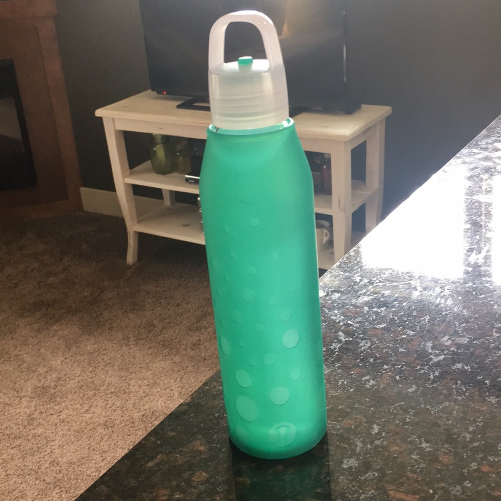 Lululemon water bottle